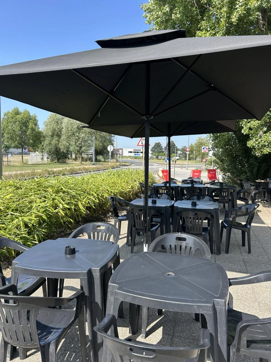 Le Delphanie -Pause en terrasse bistrot à Montoir-de-Bretagne - LE DELPHANIE